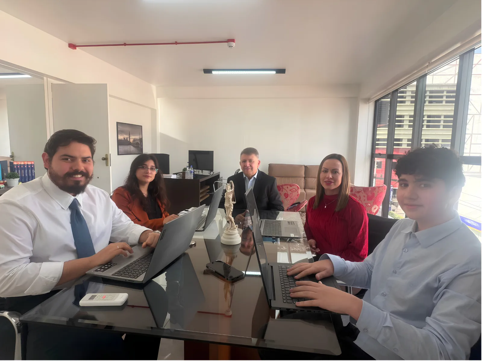 Equipe do escritório Santin Advogados